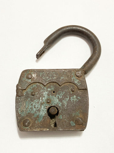Cadeado Antigo Em Metal Med. 11,5 X 7,5cm